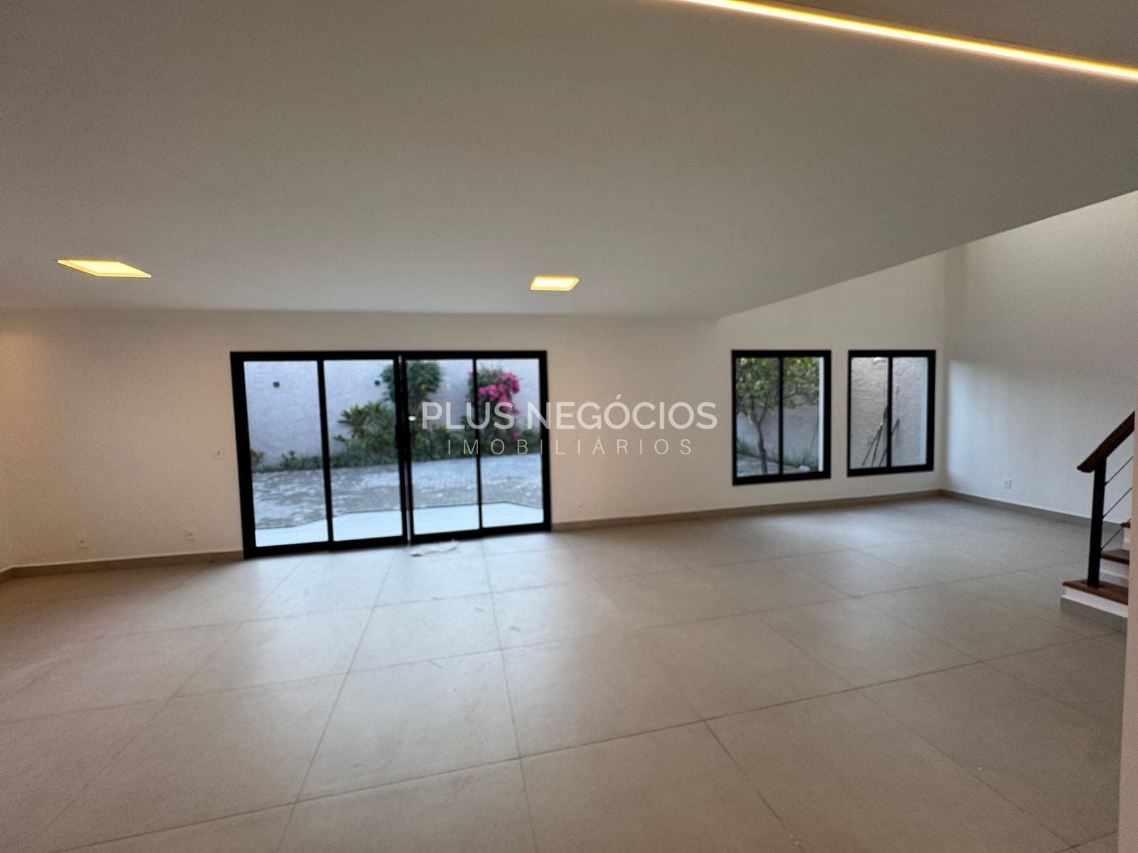 Casa para alugar com 7 quartos, 312m² - Foto 4