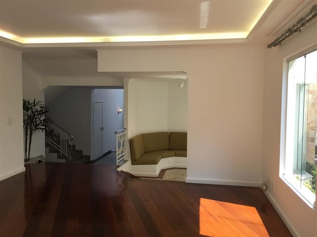 Casa com 480m² 4 quartos e 5 banheiros, à venda, no bairro Alphaville em Santana de Parnaíba