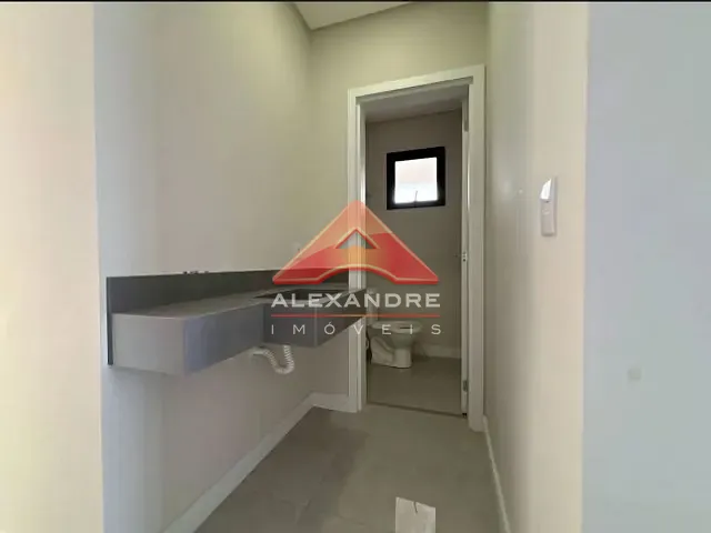 Casa com 300m² 3 quartos e 1 banheiro, à venda, no bairro Vila Velha em Caçapava