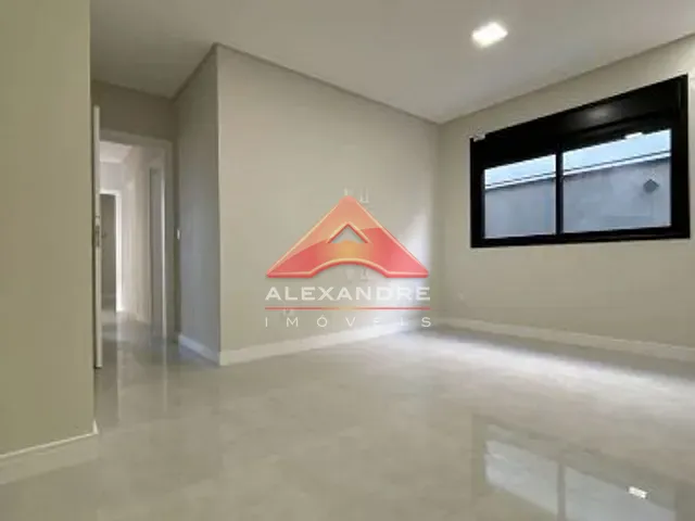 Casa com 300m² 3 quartos e 1 banheiro, à venda, no bairro Vila Velha em Caçapava
