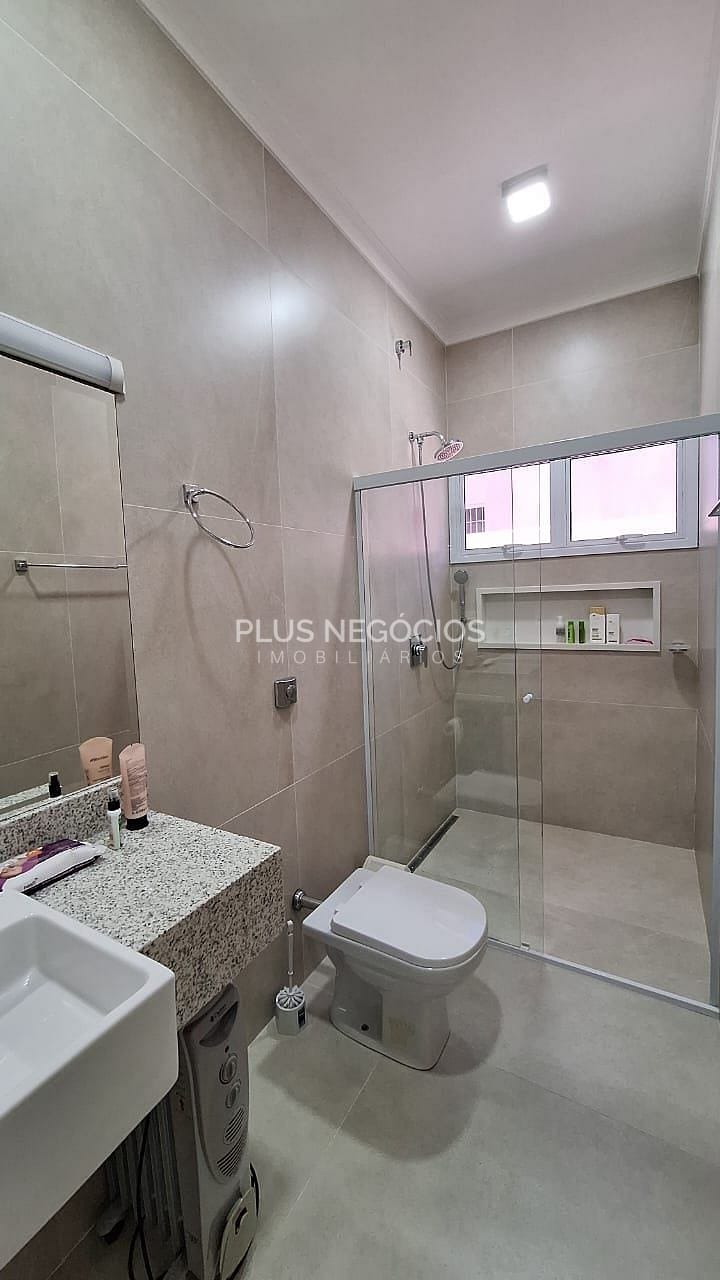 Casa à venda com 3 quartos, 296m² - Foto 20