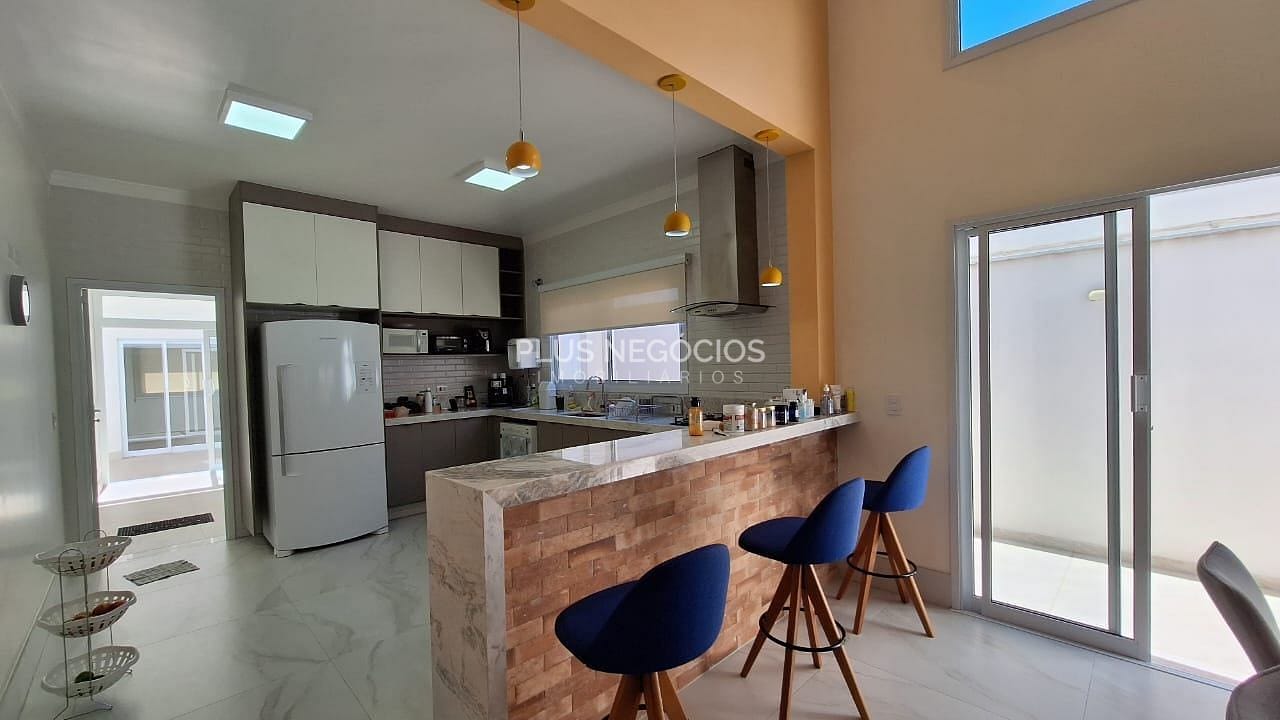 Casa à venda com 3 quartos, 296m² - Foto 7