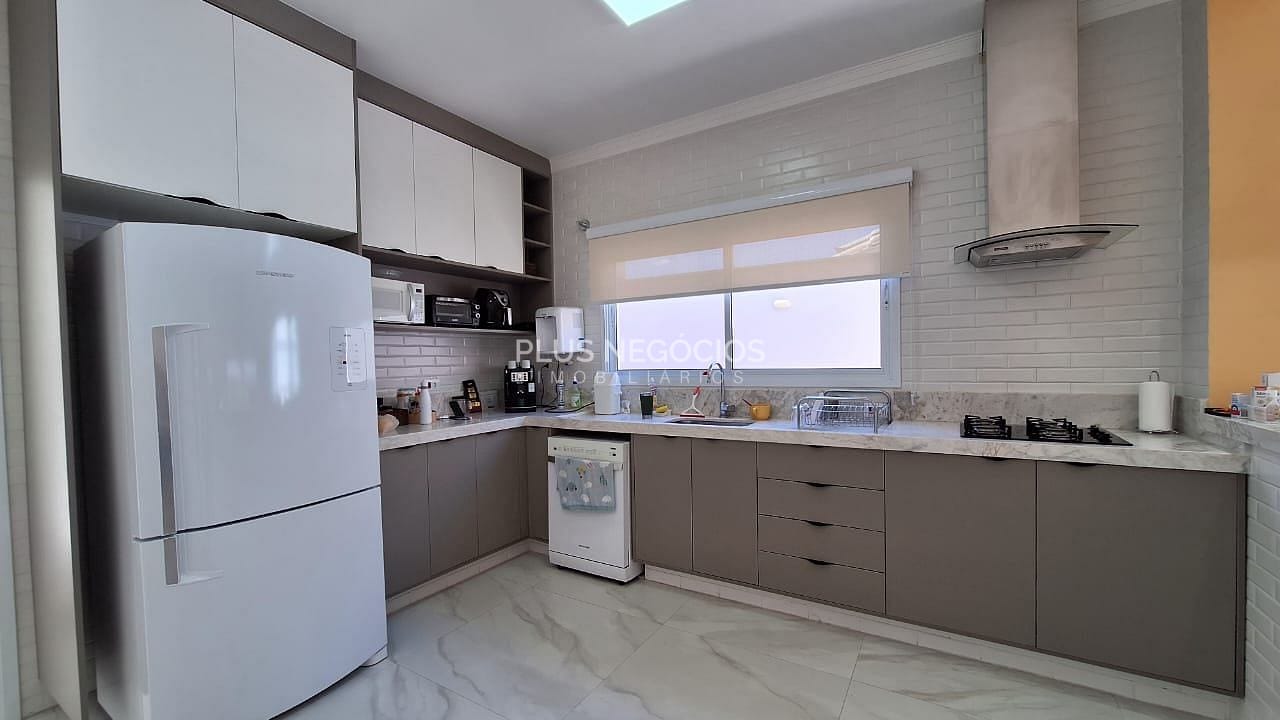 Casa à venda com 3 quartos, 296m² - Foto 10