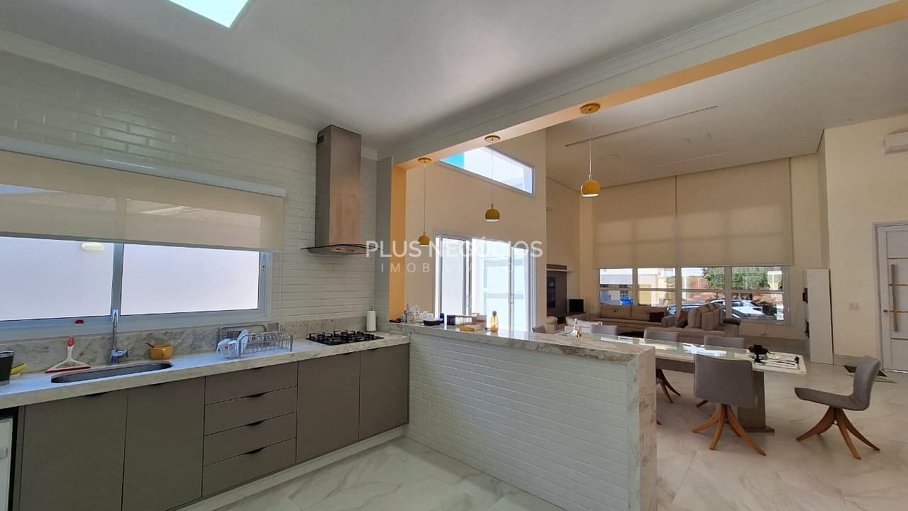 Casa à venda com 3 quartos, 296m² - Foto 9
