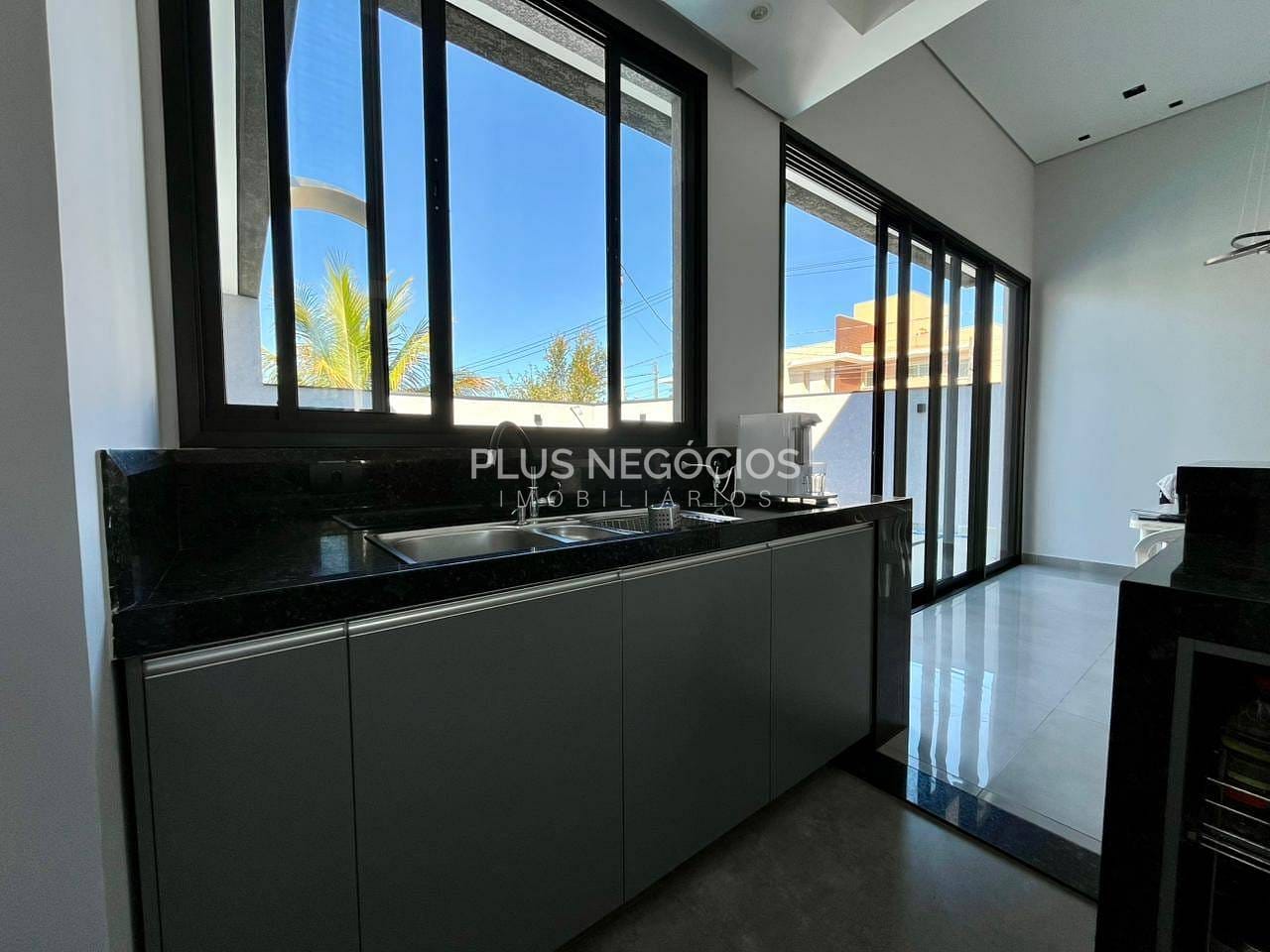 Casa à venda com 3 quartos, 268m² - Foto 9