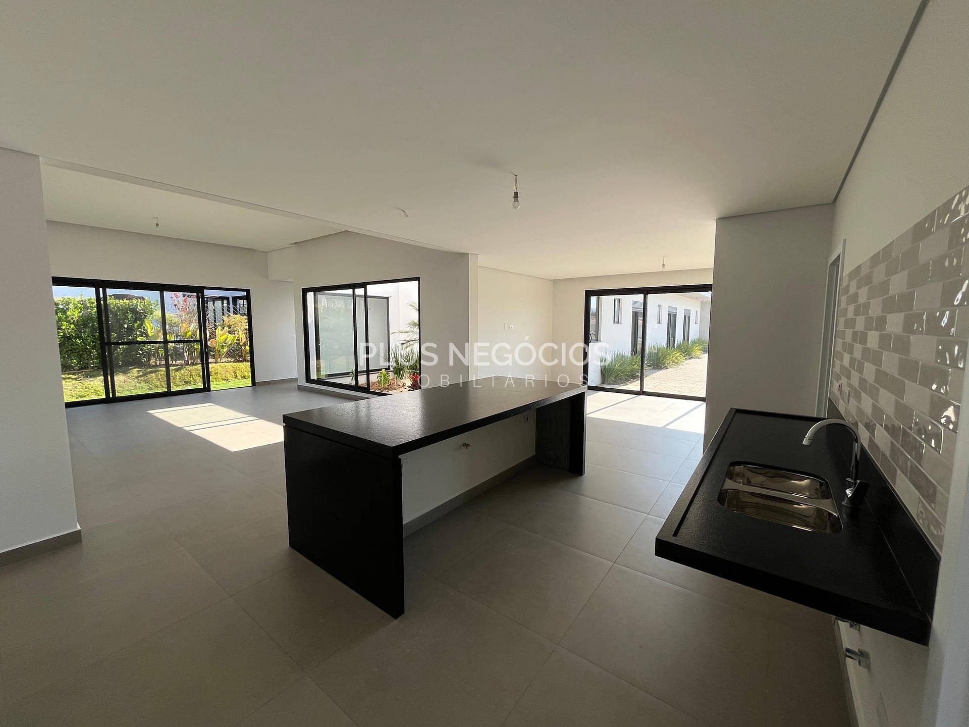 Casa à venda com 3 quartos, 378m² - Foto 7