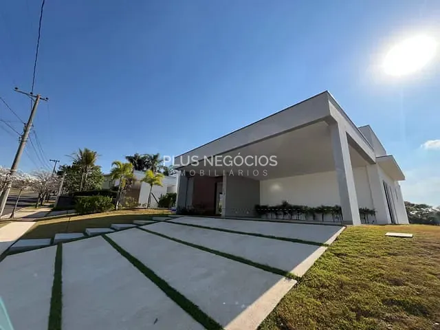 Casa 3 quartos e 4 banheiros, à venda, no bairro Saint Charbel em Araçoiaba da Serra