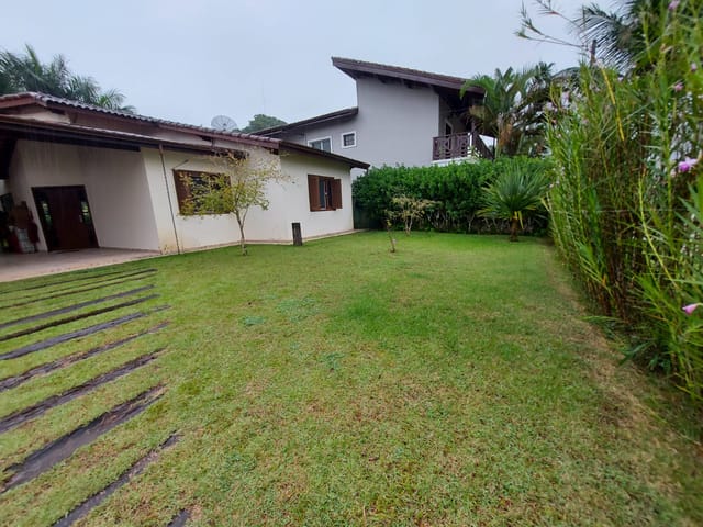 Casa com 700m² 4 quartos e 3 banheiros, à venda, no bairro Horto em Ubatuba