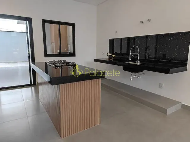 Casa com 250m² 3 quartos e 3 banheiros, à venda, no bairro Guedes em Tremembé