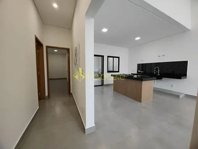 Casa com 250m² 3 quartos e 3 banheiros, à venda, no bairro Guedes em Tremembé