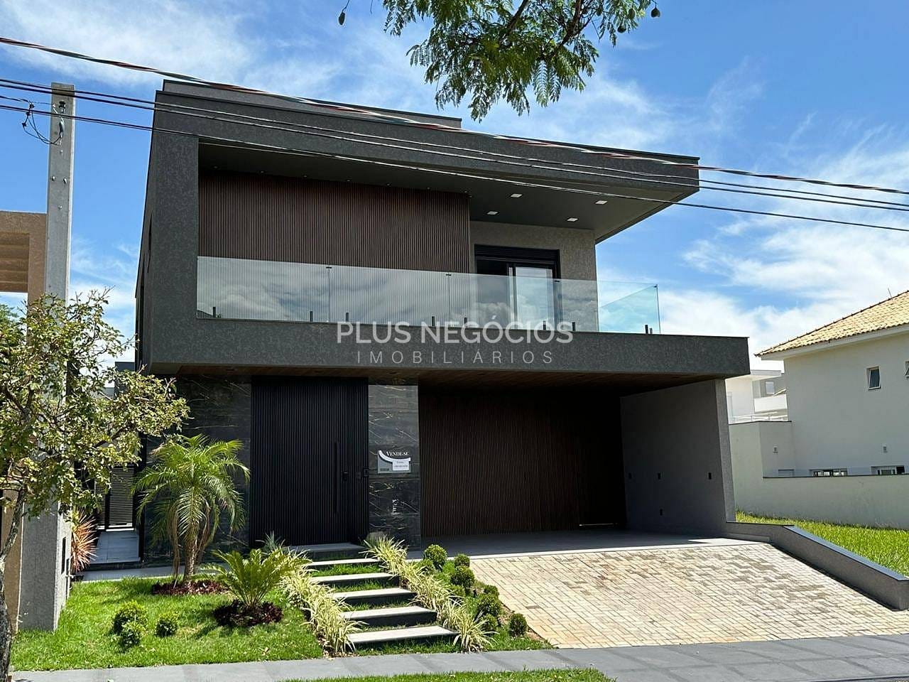 Casa à venda com 4 quartos, 285m² - Foto 1