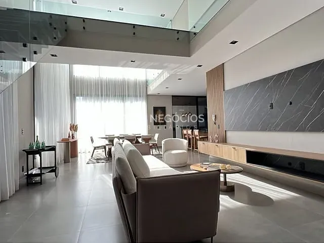 Casa com 300m² 4 quartos e 5 banheiros, à venda, no bairro Condominio Mont Blanc em Sorocaba