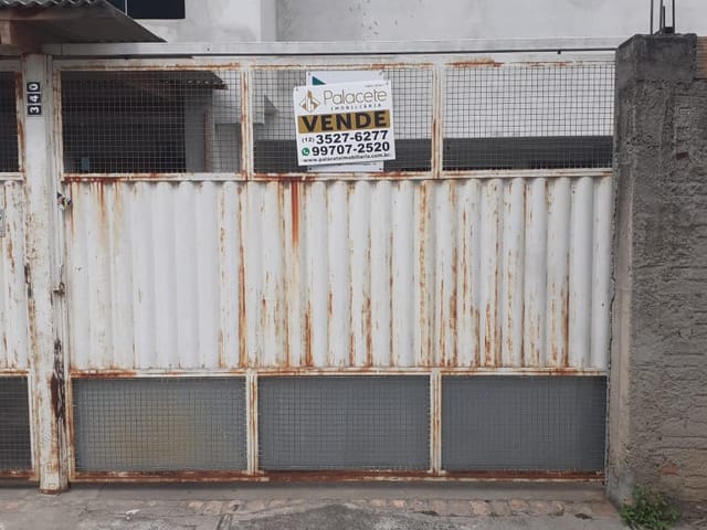 Casa com 429m² 5 quartos e 3 banheiros, à venda, no bairro Jardim Rosely em Pindamonhangaba