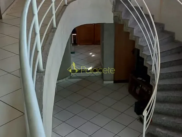 Casa com 429m² 5 quartos e 3 banheiros, à venda, no bairro Jardim Rosely em Pindamonhangaba