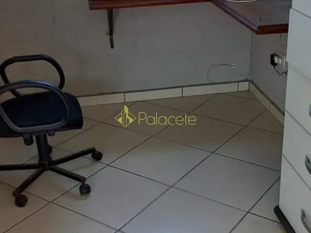 Casa com 429m² 5 quartos e 3 banheiros, à venda, no bairro Jardim Rosely em Pindamonhangaba