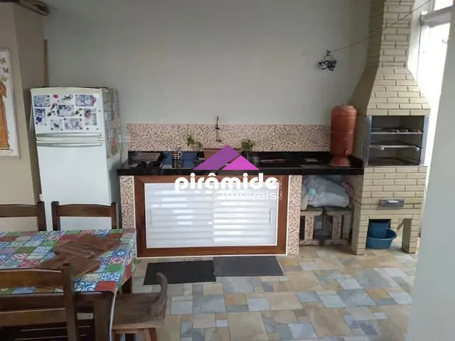 Casa com 115m² 2 quartos e 3 banheiros, à venda, no bairro Praia das Palmeiras em Caraguatatuba