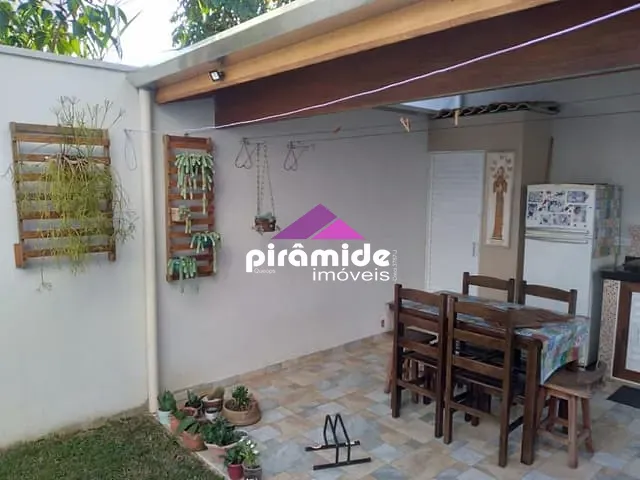Casa com 115m² 2 quartos e 3 banheiros, à venda, no bairro Praia das Palmeiras em Caraguatatuba