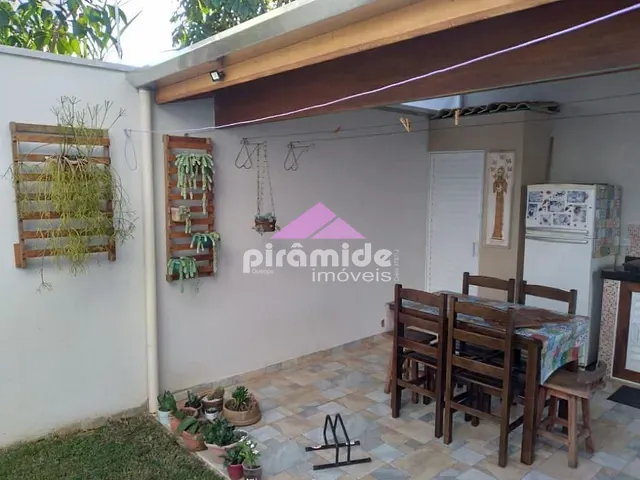 Casa com 115m² 2 quartos e 3 banheiros, à venda, no bairro Praia das Palmeiras em Caraguatatuba