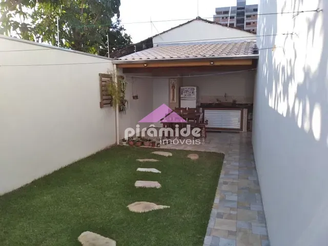 Casa com 115m² 2 quartos e 3 banheiros, à venda, no bairro Praia das Palmeiras em Caraguatatuba