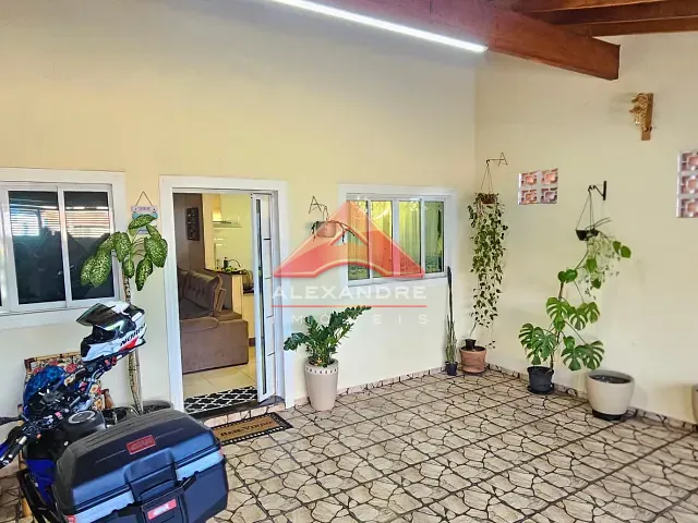 Casa 2 quartos e 2 banheiros, à venda, no bairro Jardim Mariana I em São José dos Campos