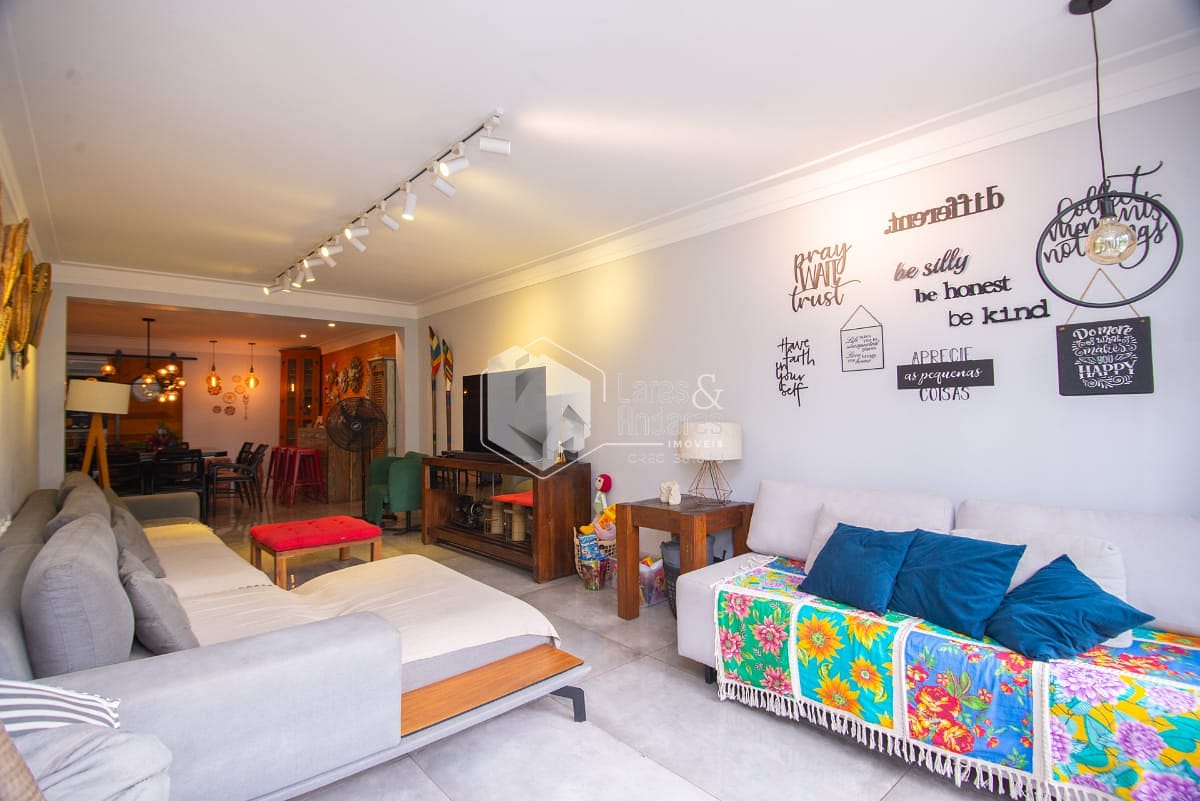 Casa, 4 quartos, 250 m² - Foto 1