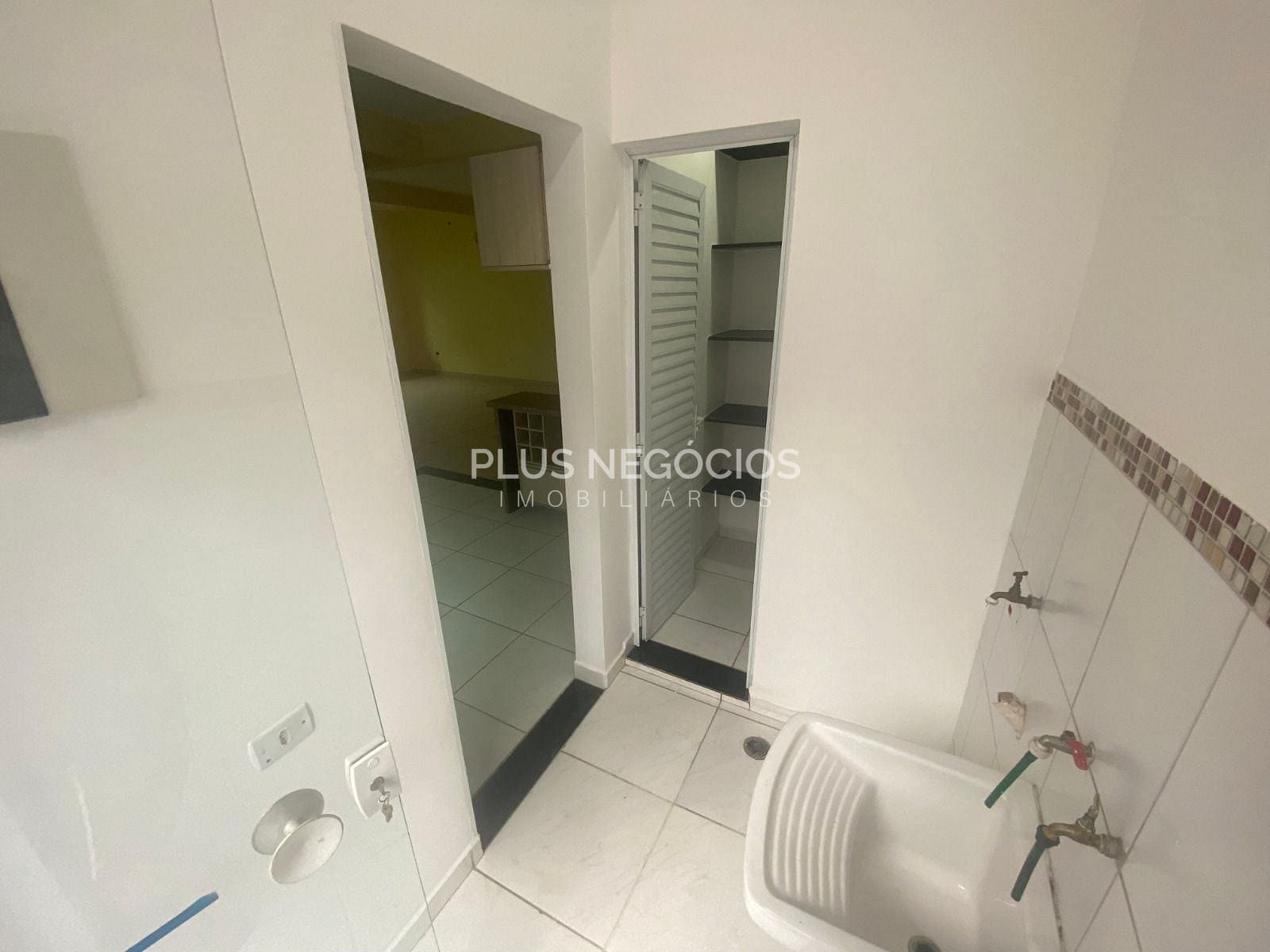 Casa para alugar com 3 quartos, 180m² - Foto 13
