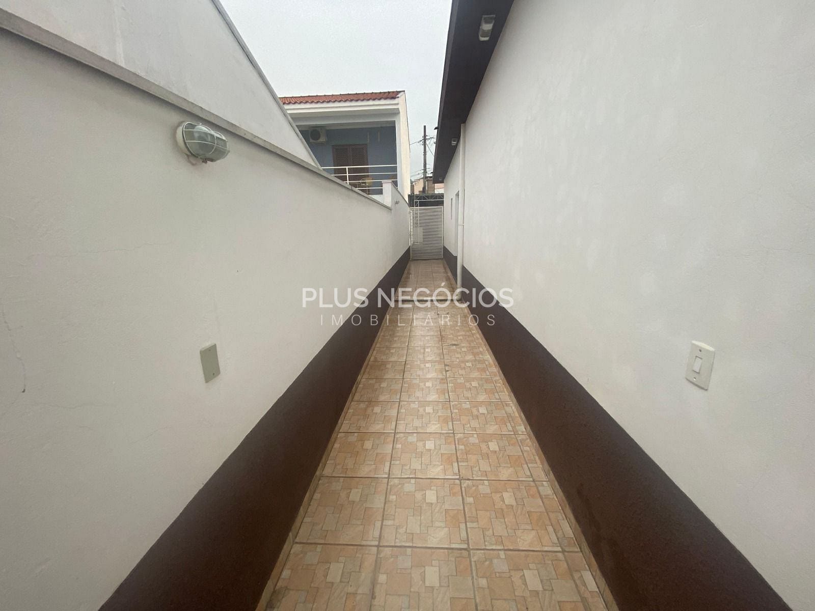 Casa para alugar com 3 quartos, 180m² - Foto 31