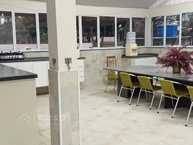 Casa com 300m² 3 quartos e 4 banheiros, à venda, no bairro Jardim Satélite em São José dos Campos