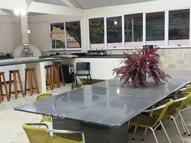 Casa com 300m² 3 quartos e 4 banheiros, à venda, no bairro Jardim Satélite em São José dos Campos