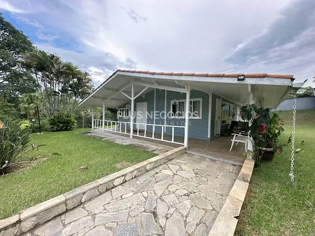 Casa com 2400m² 5 quartos e 4 banheiros, à venda, no bairro Portal do sol em Mairinque