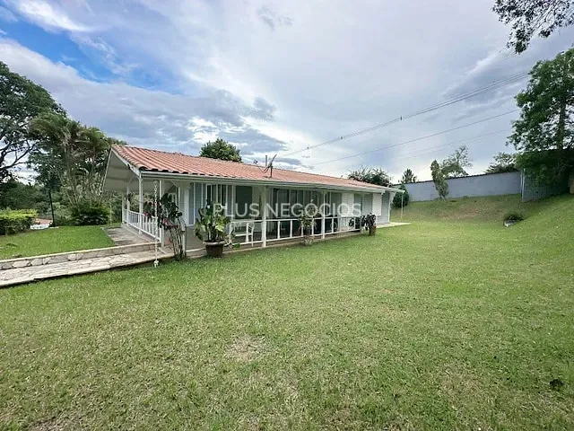 Casa com 2400m² 5 quartos e 4 banheiros, à venda, no bairro Portal do sol em Mairinque