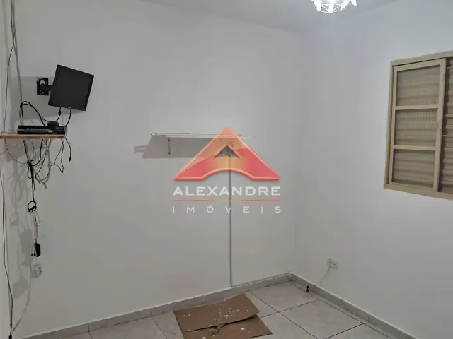 Casa 3 quartos e 2 banheiros, à venda, no bairro Monte Castelo em São José dos Campos