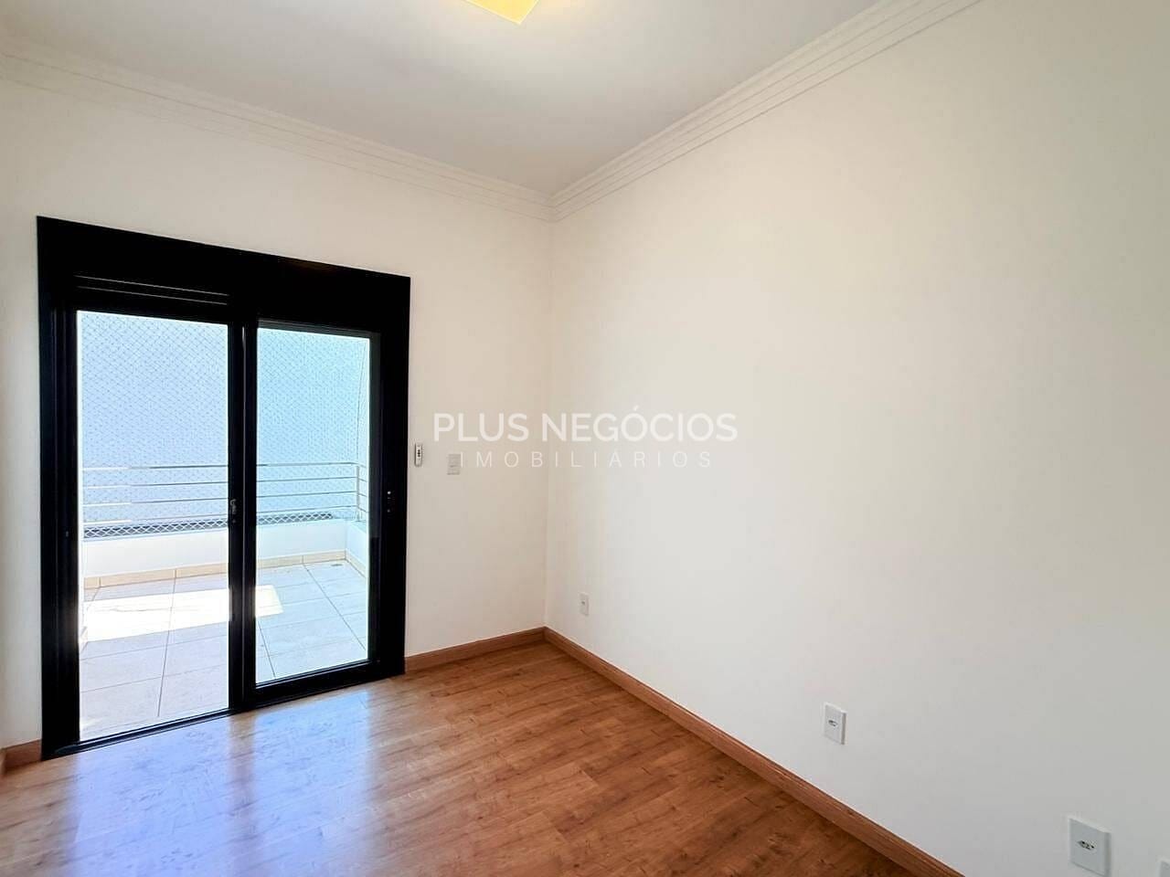 Casa à venda com 4 quartos, 316m² - Foto 8