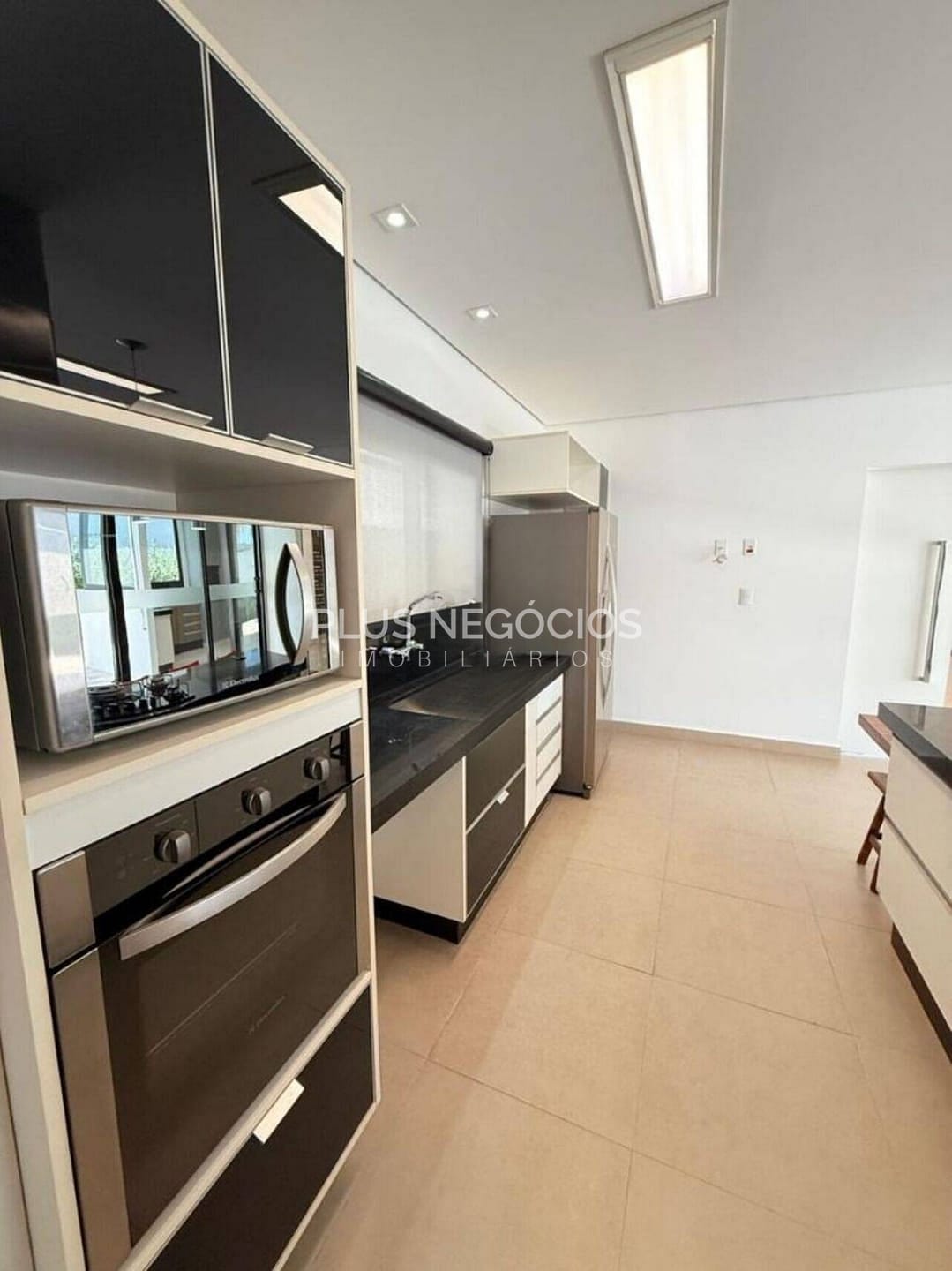 Casa à venda com 4 quartos, 316m² - Foto 5