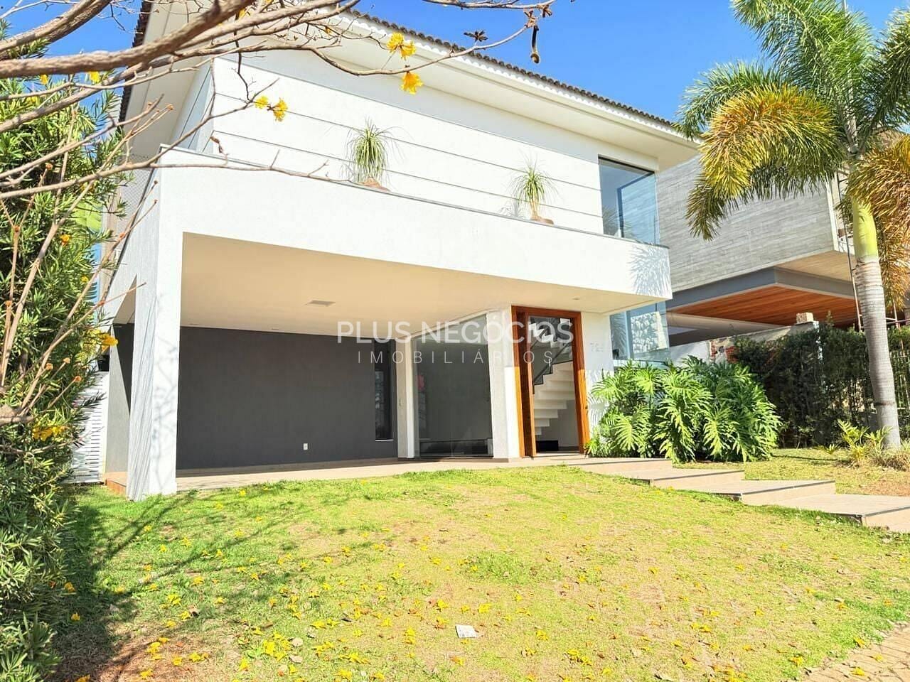 Casa à venda com 4 quartos, 316m² - Foto 1