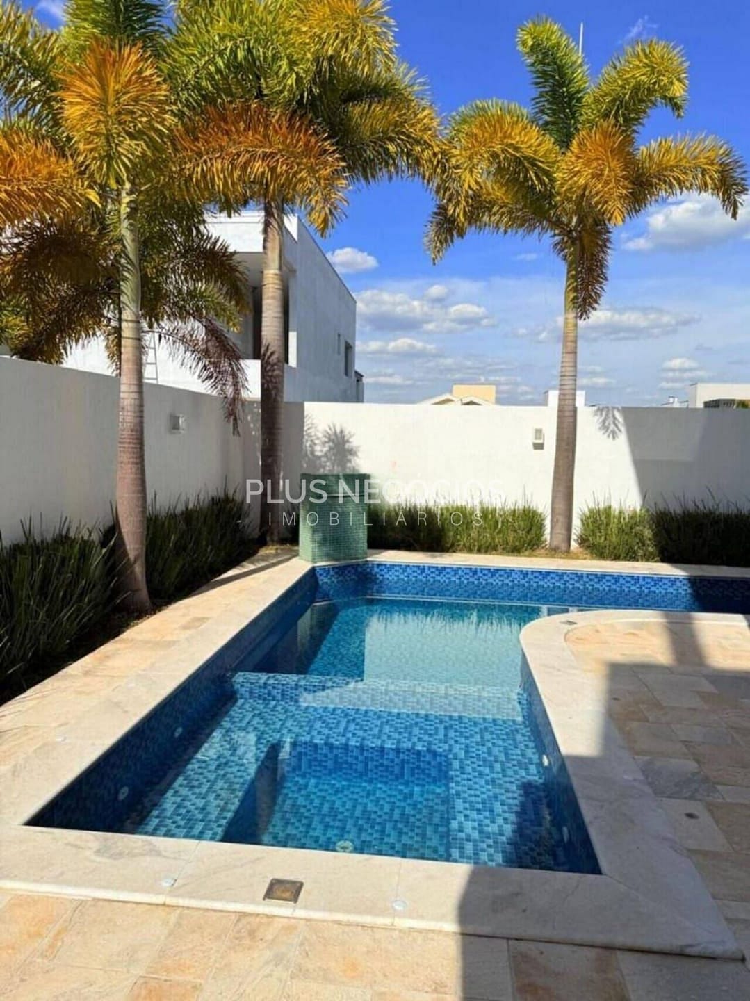 Casa à venda com 4 quartos, 316m² - Foto 2