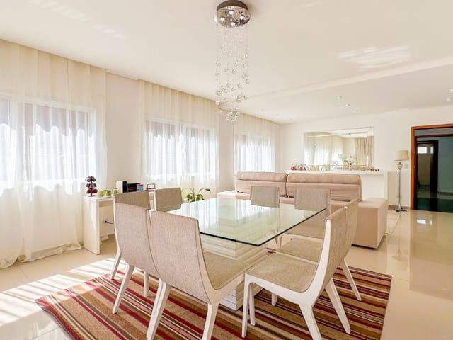 Casa com 490m² 4 quartos e 6 banheiros, à venda, no bairro Tamboré em Barueri