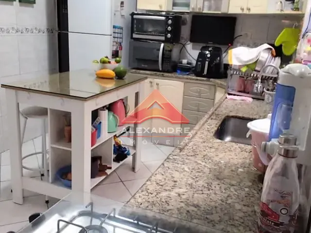 Casa 3 quartos e 1 banheiro, à venda, no bairro Jardim Uirá em São José dos Campos