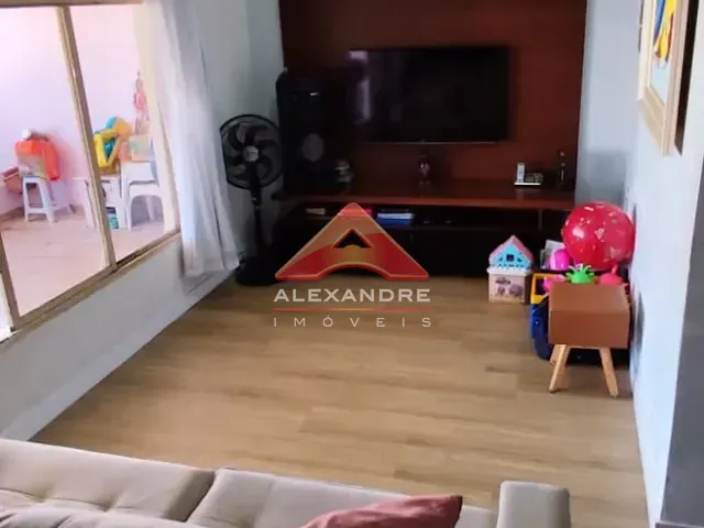 Casa 3 quartos e 1 banheiro, à venda, no bairro Jardim Uirá em São José dos Campos