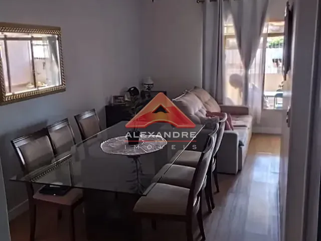 Casa 3 quartos e 1 banheiro, à venda, no bairro Jardim Uirá em São José dos Campos