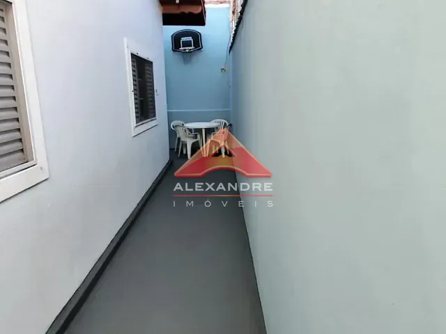 Casa 3 quartos e 1 banheiro, à venda, no bairro Jardim Uirá em São José dos Campos