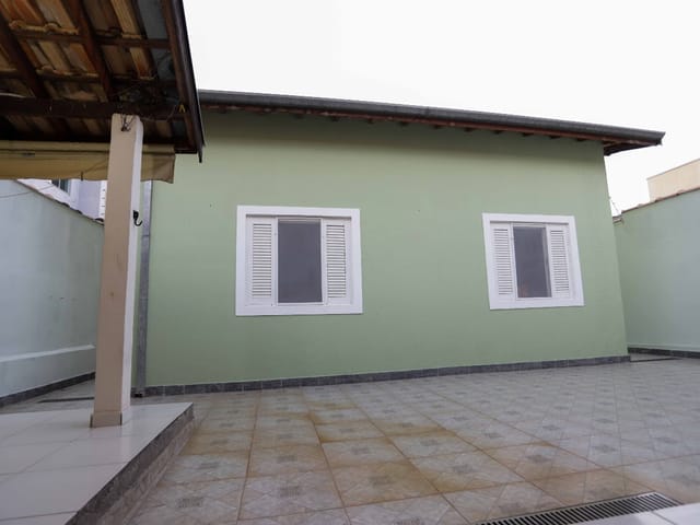 Casa com 250m² 3 quartos e 3 banheiros, à venda, no bairro Vila Suiça em Pindamonhangaba