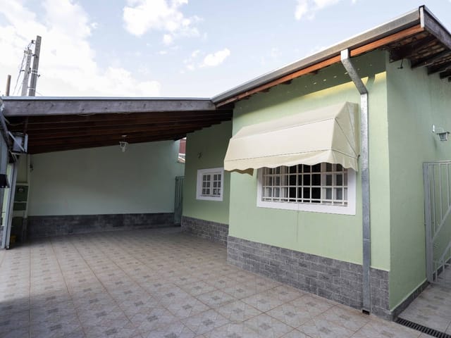 Casa com 250m² 3 quartos e 3 banheiros, à venda, no bairro Vila Suiça em Pindamonhangaba
