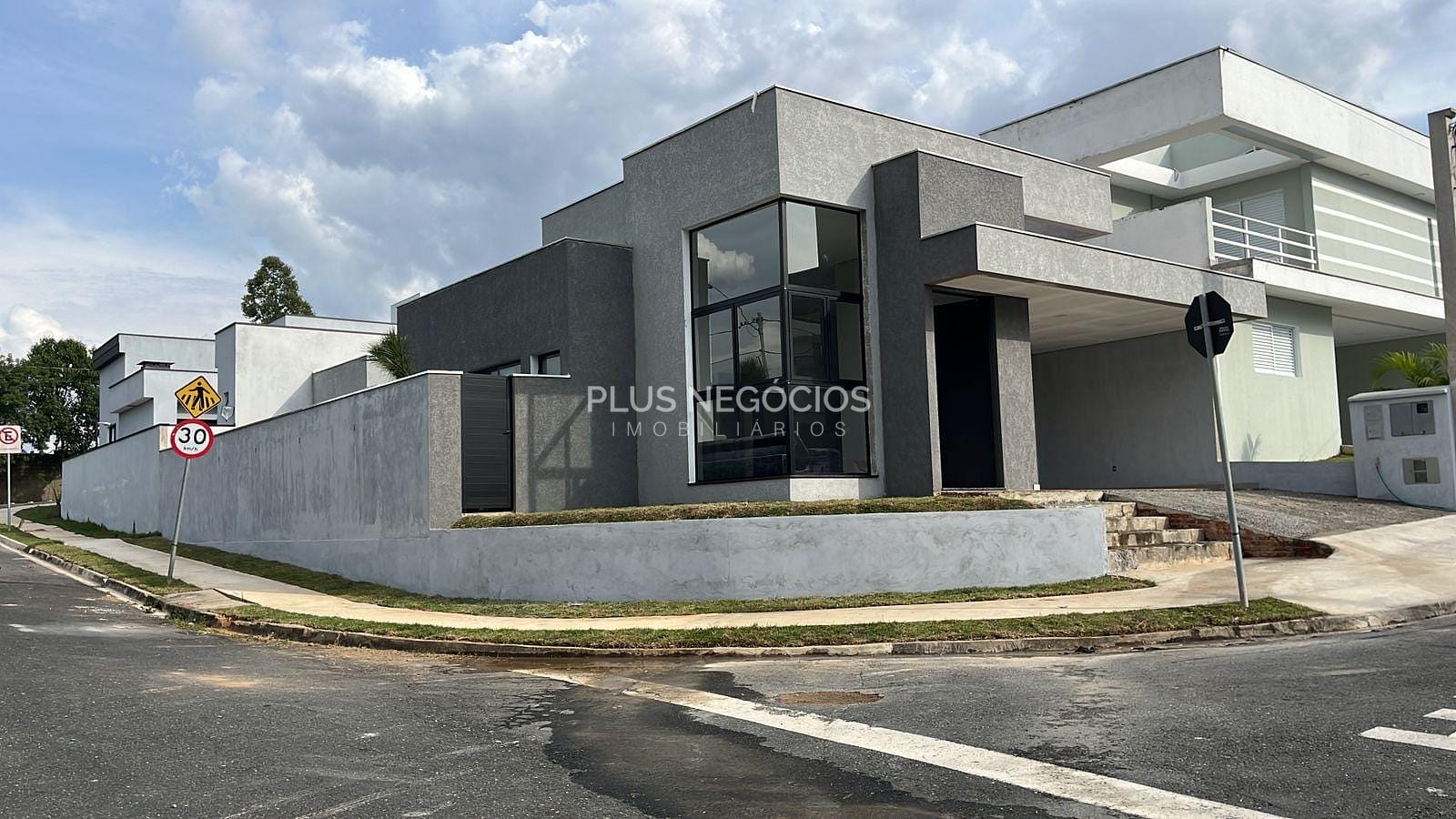 Casa, 3 quartos, 196 m² - Foto 1