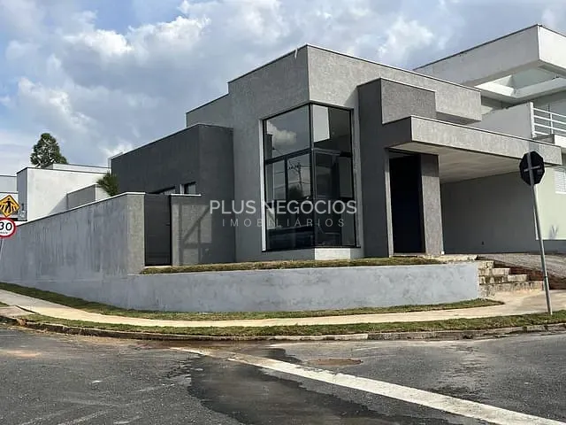 Casa com 300m² 3 quartos e 3 banheiros, à venda ou para alugar, no bairro Aparecidinha em Sorocaba