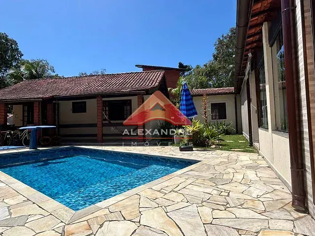 Casa 5 quartos e 2 banheiros, à venda, no bairro Guaratuba em Bertioga
