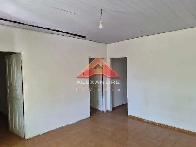 Casa 4 quartos e 2 banheiros, à venda, no bairro Jardim Ismênia em São José dos Campos