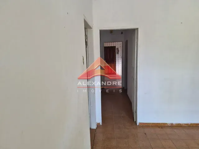 Casa 4 quartos e 2 banheiros, à venda, no bairro Jardim Ismênia em São José dos Campos