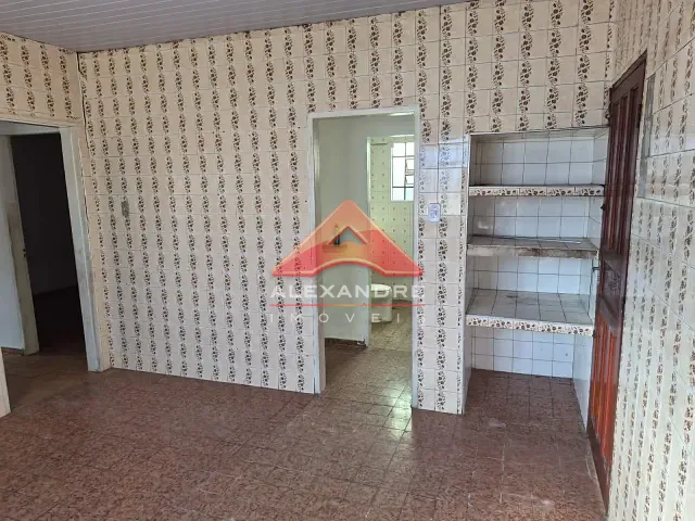Casa 4 quartos e 2 banheiros, à venda, no bairro Jardim Ismênia em São José dos Campos