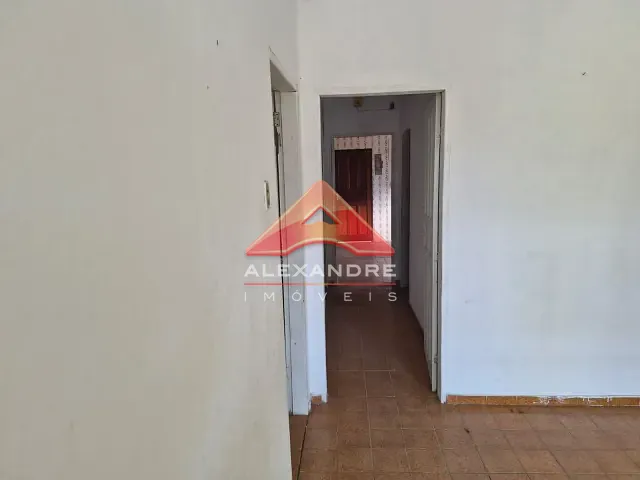 Casa 4 quartos e 2 banheiros, à venda, no bairro Jardim Ismênia em São José dos Campos